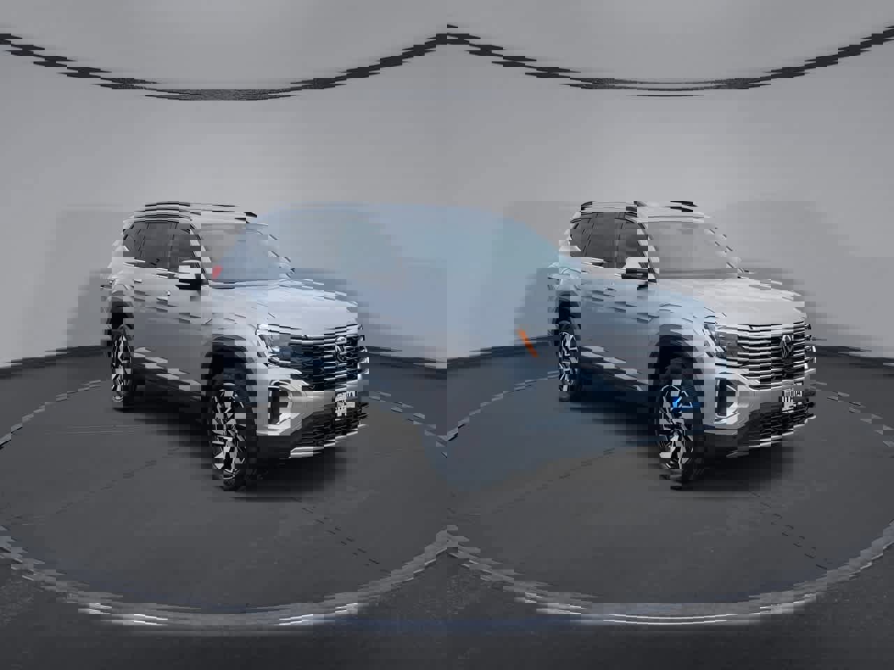 Used 2025 Volkswagen Atlas SE image 2