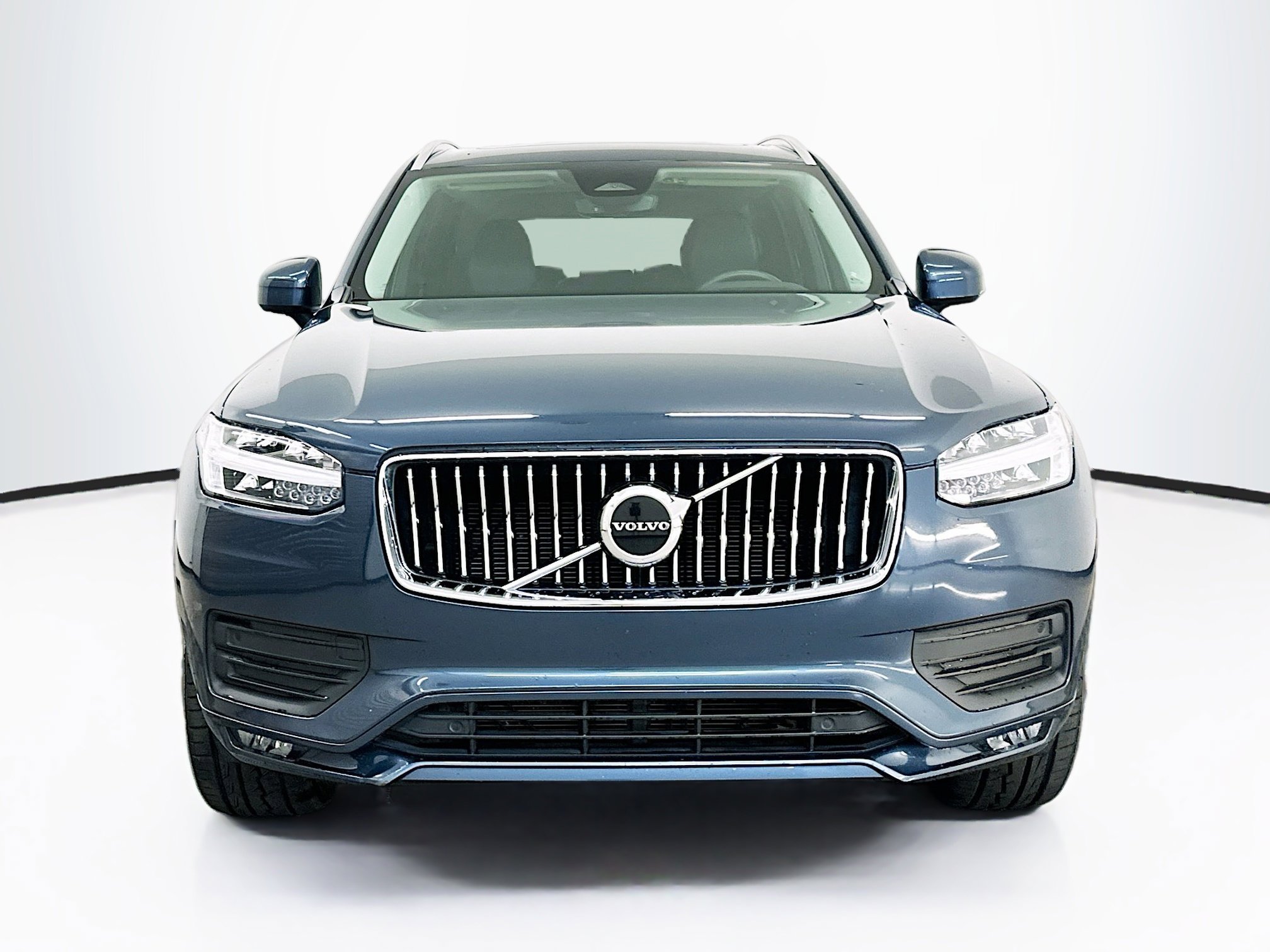Used 2023 Volvo XC90 B5 Core AWD/4WD image 2