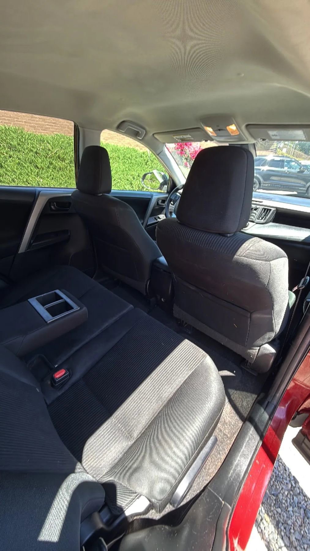 Used 2018 Toyota RAV4 LE FWD image 28