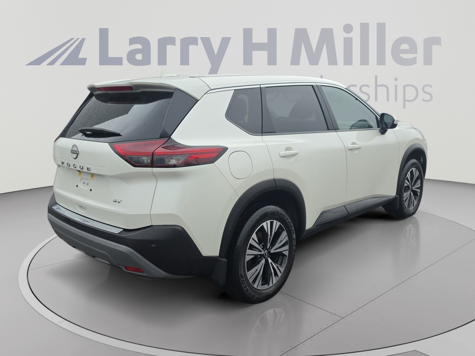 Used 2023 Nissan Rogue SV FWD image 5