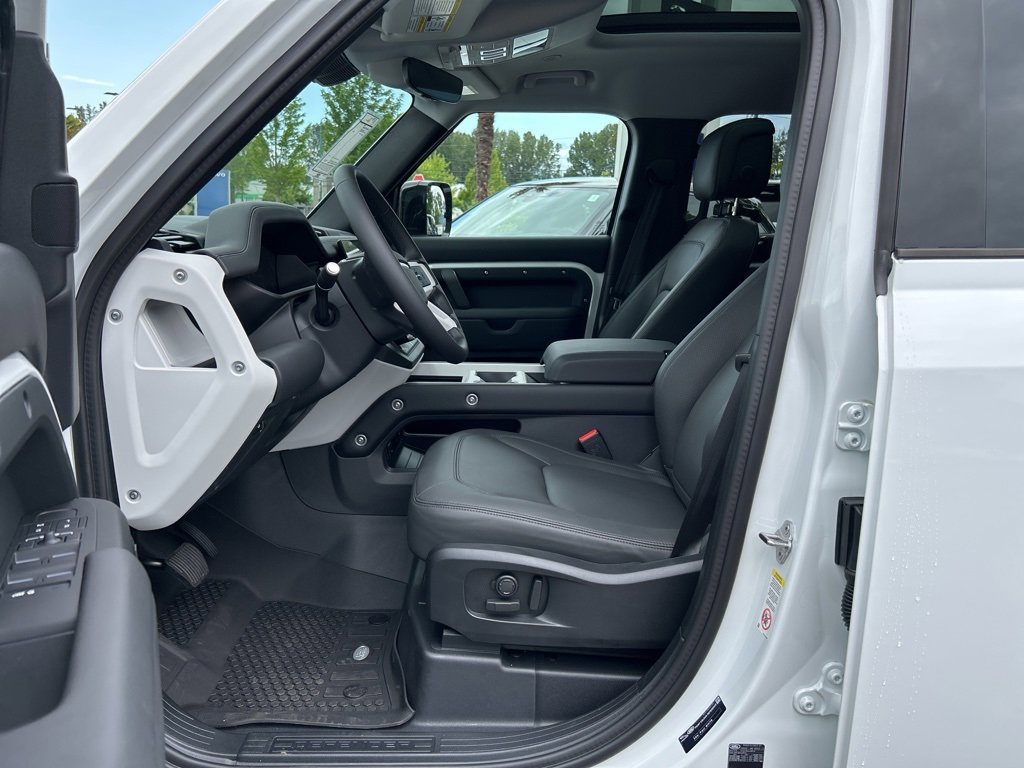 New 2025 Land Rover Defender 110 S image 4