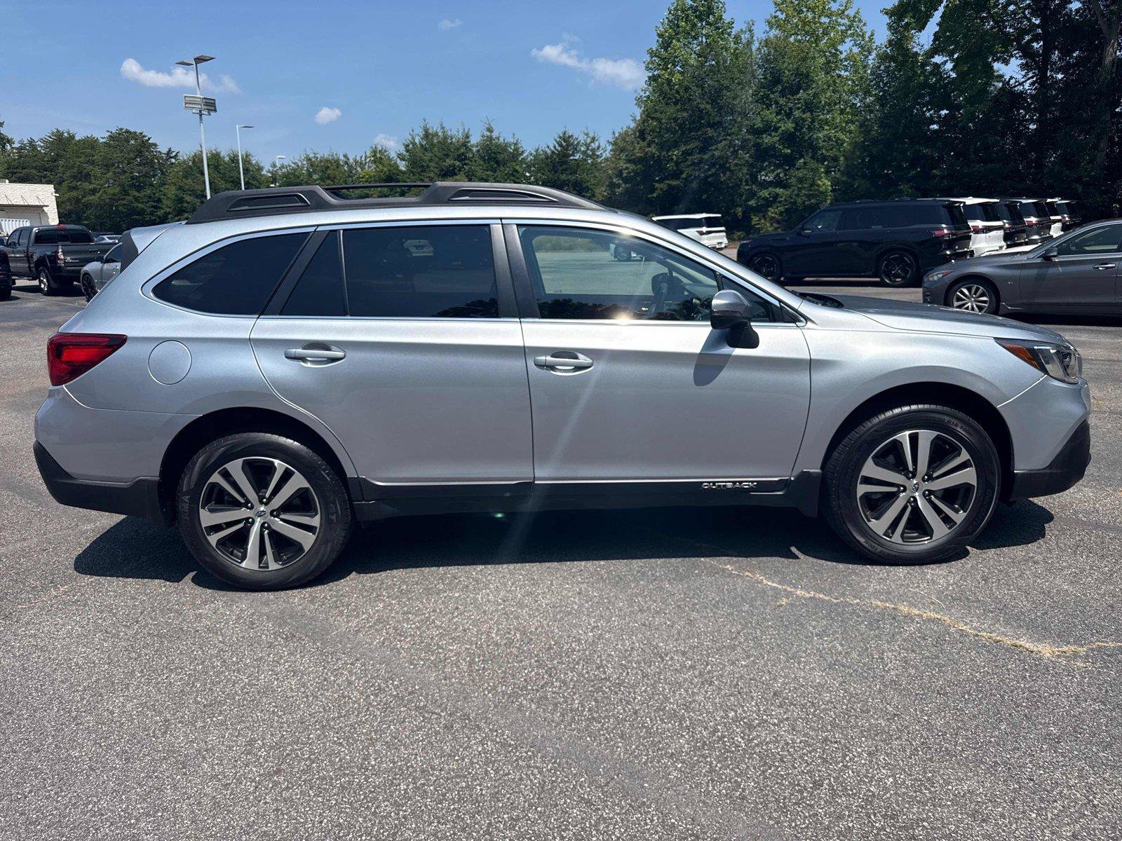 Used 2018 Subaru Outback 2.5i Limited AWD/4WD image 5