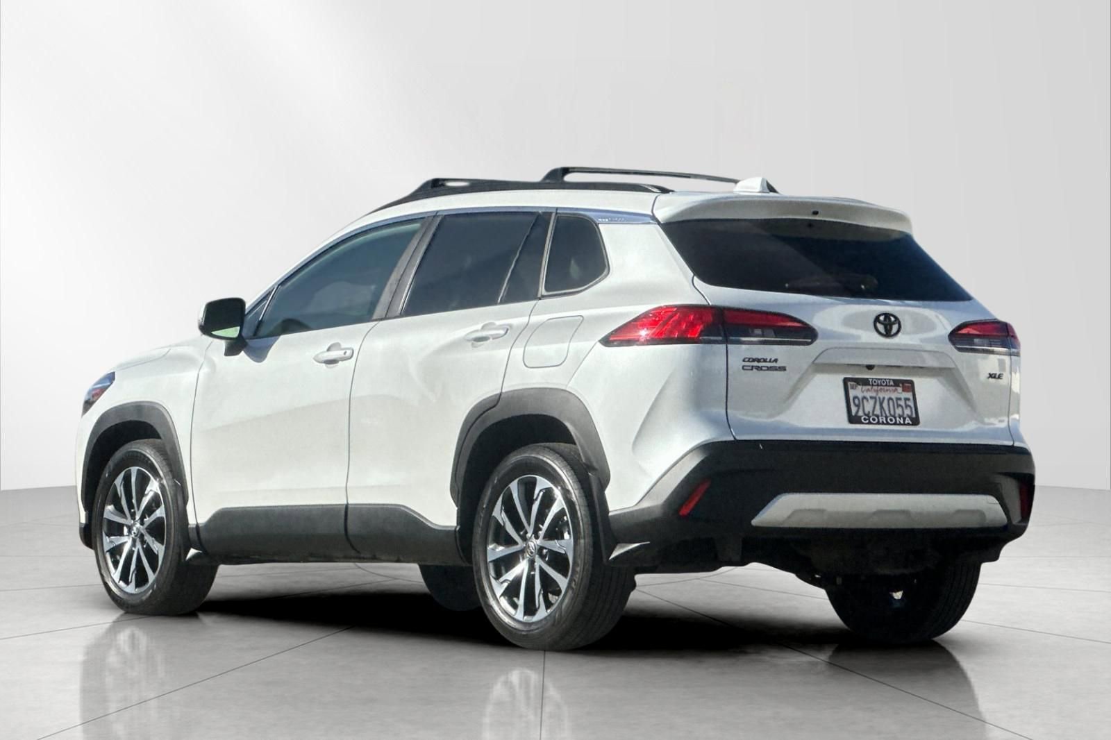 Used 2022 Toyota Corolla Cross XLE image 6