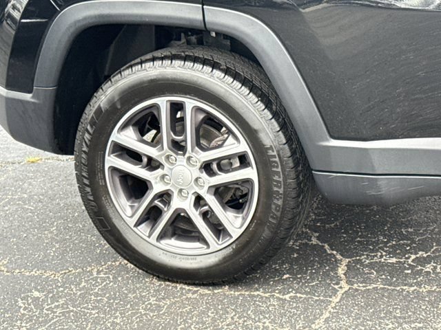 Used 2020 Jeep Compass Latitude w/ Cold Weather Group AWD/4WD image 5