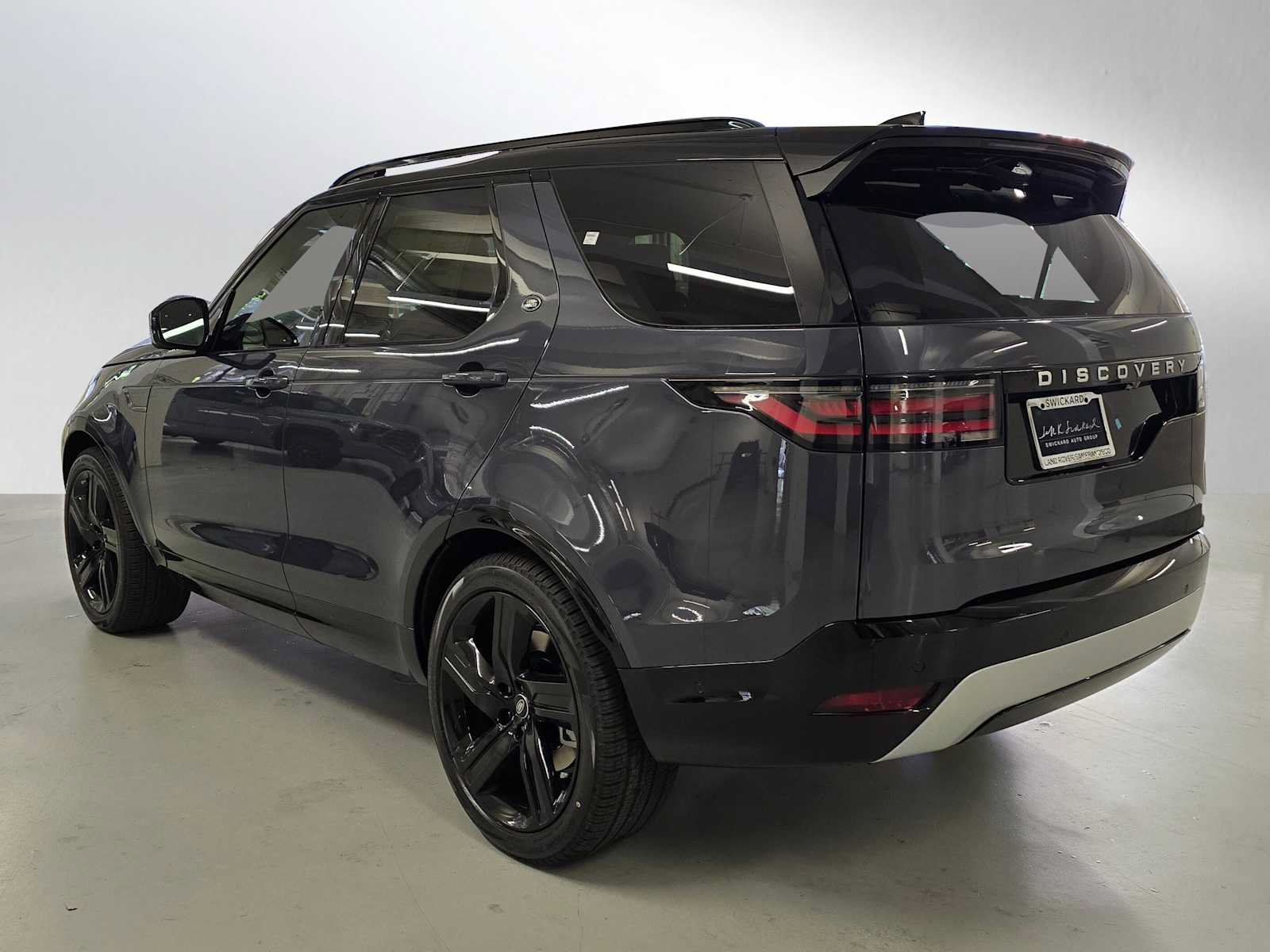 New 2026 Land Rover Discovery Limited Edition AWD/4WD image 3