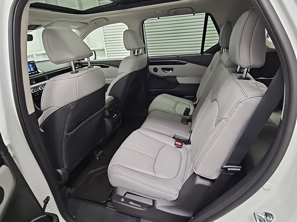 New 2025 Honda Pilot Touring image 33