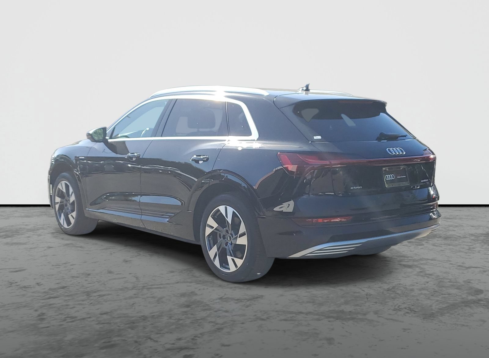 Used 2022 Audi e-tron Premium Plus w/ Premium Plus Package AWD/4WD image 3