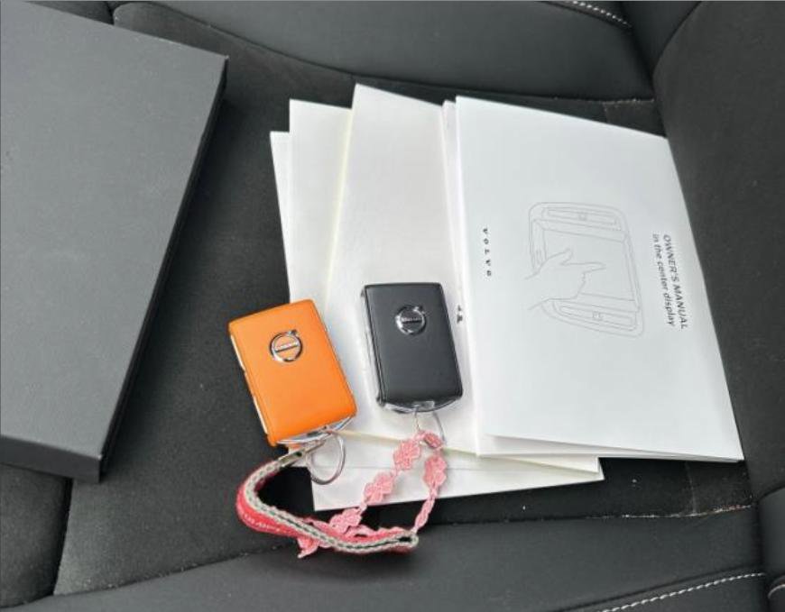 Used 2023 Volvo XC40 Recharge Ultimate image 19