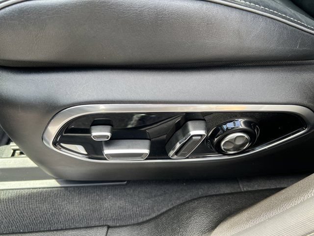 Certified 2022 Jeep Grand Cherokee Overland w/ Luxury Tech Group IV AWD/4WD image 11