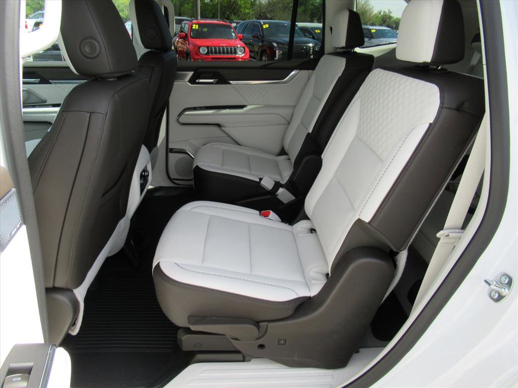 Used 2025 GMC Acadia Denali w/ Super Cruise Package image 32