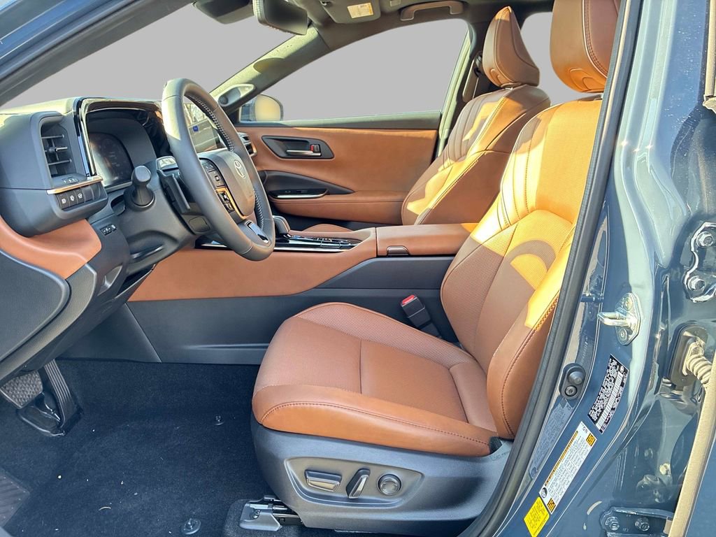 Used 2025 Toyota Crown Signia w/ Advanced Technology Package image 23