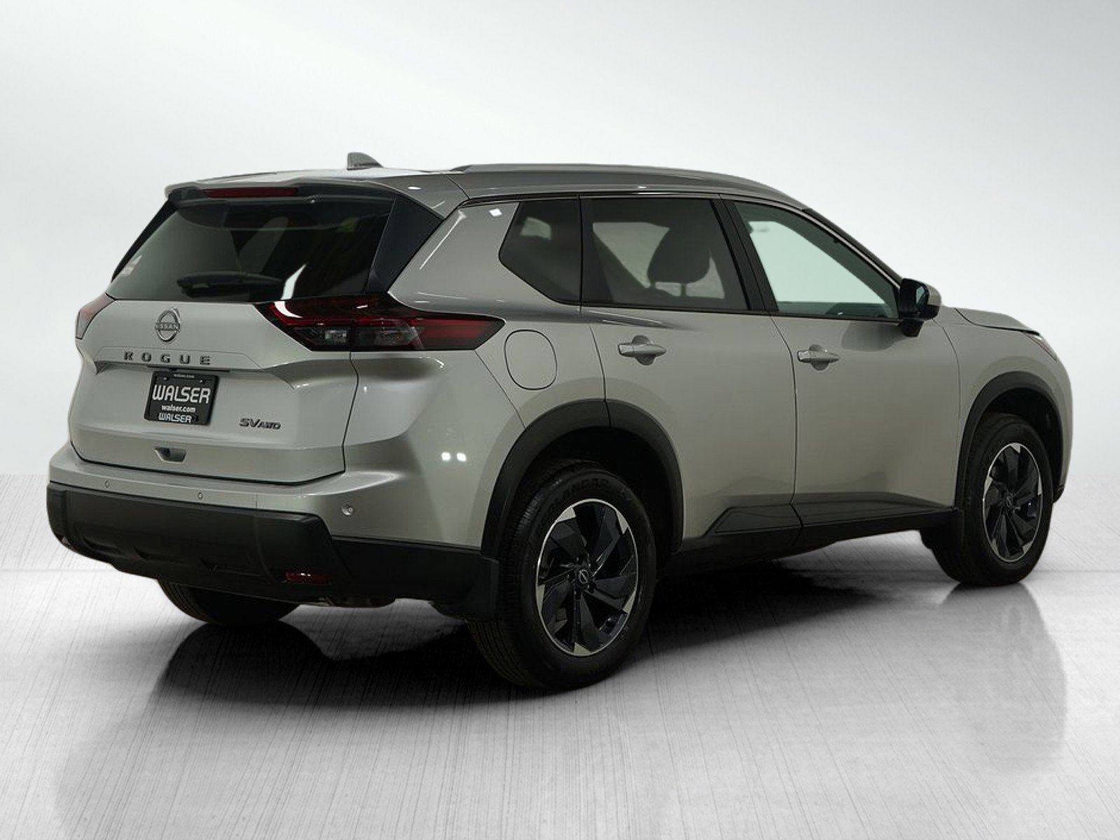 Used 2024 Nissan Rogue SV w/ SV Premium Package image 5