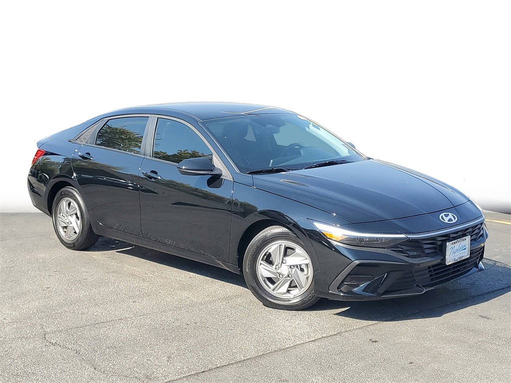 Used 2025 Hyundai Elantra SE