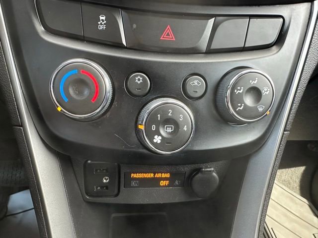 Used 2019 Chevrolet Trax LT w/ LT Convenience Package image 28