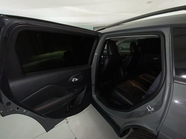 Used 2022 Jeep Cherokee Trailhawk AWD/4WD image 21
