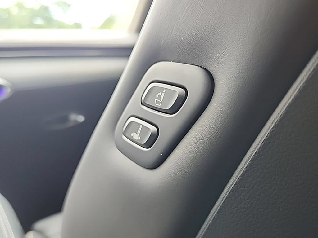 Certified 2025 Genesis Electrified GV70 w/ Prestige Package AWD/4WD image 30