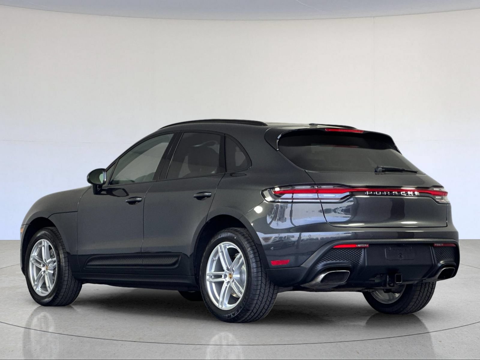Certified 2023 Porsche Macan AWD/4WD image 3