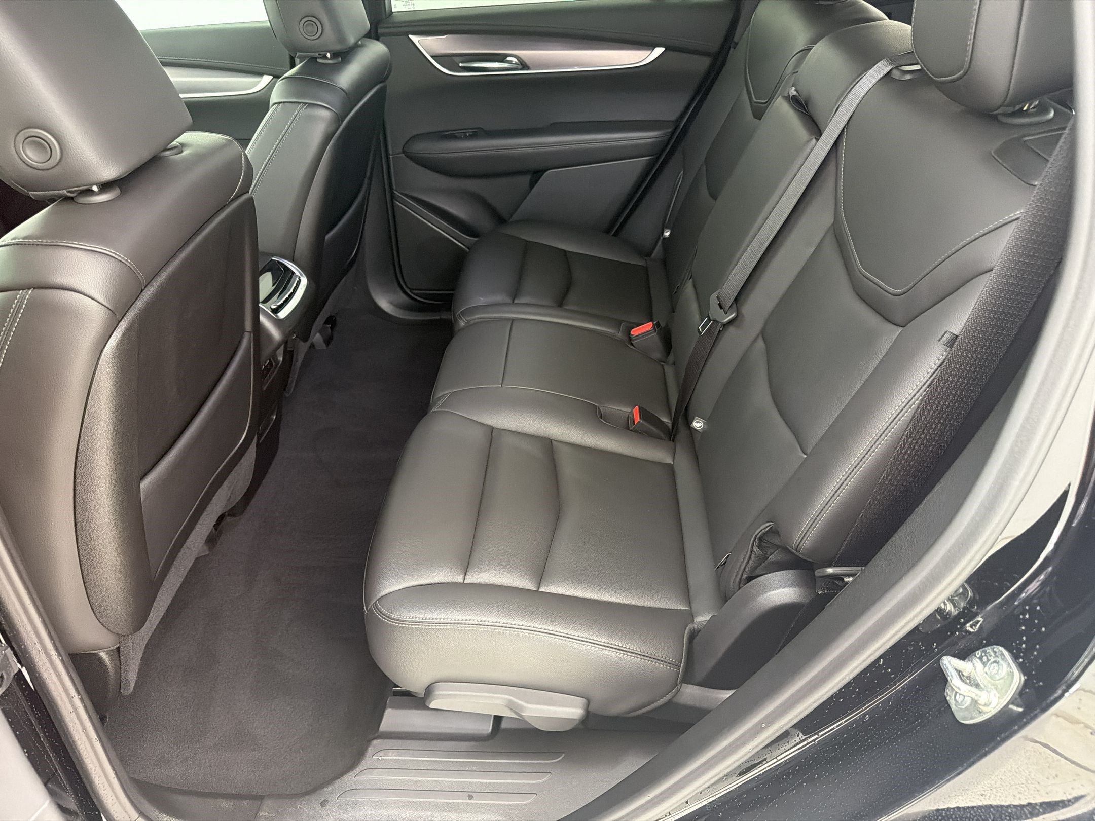 Used 2025 Cadillac XT6 Luxury FWD image 24