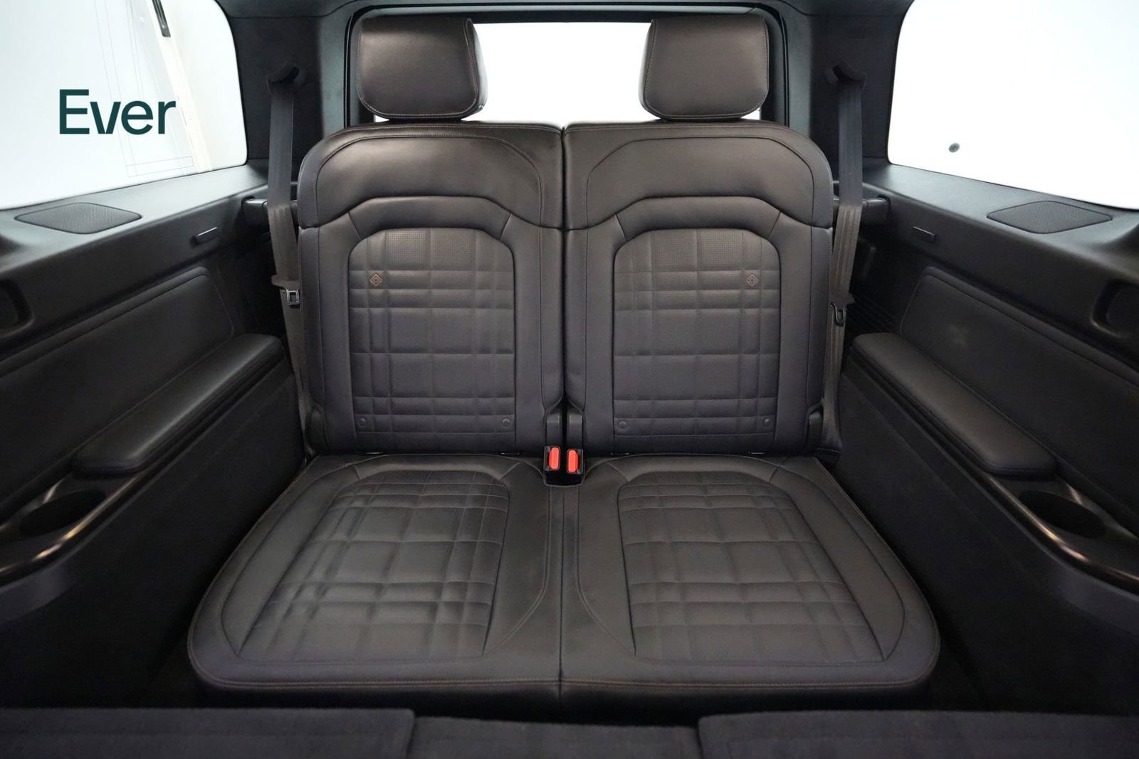 Used 2025 Rivian R1S Premium image 25