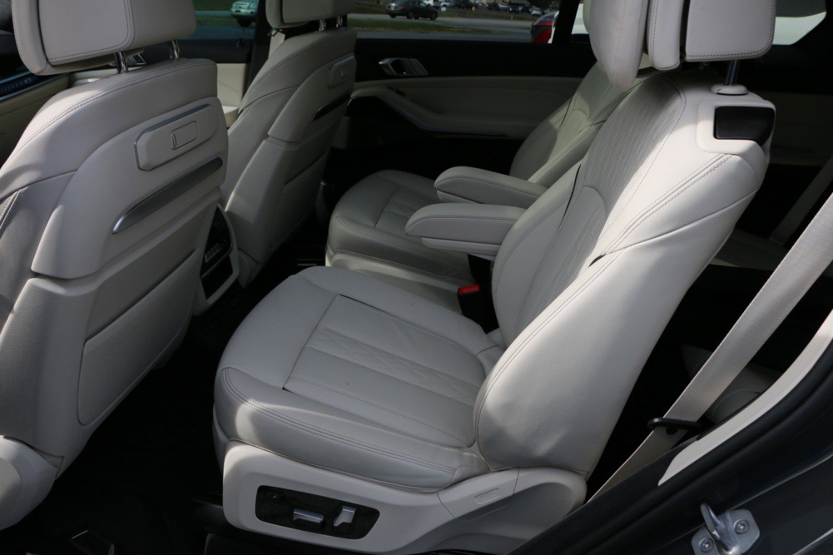 Used 2026 BMW X7 xDrive40i w/ Executive Package image 32