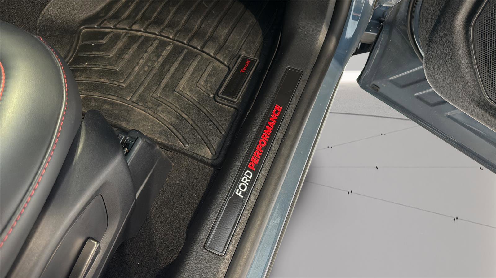 Used 2025 Ford Explorer ST w/ Sun And Sound Package image 39