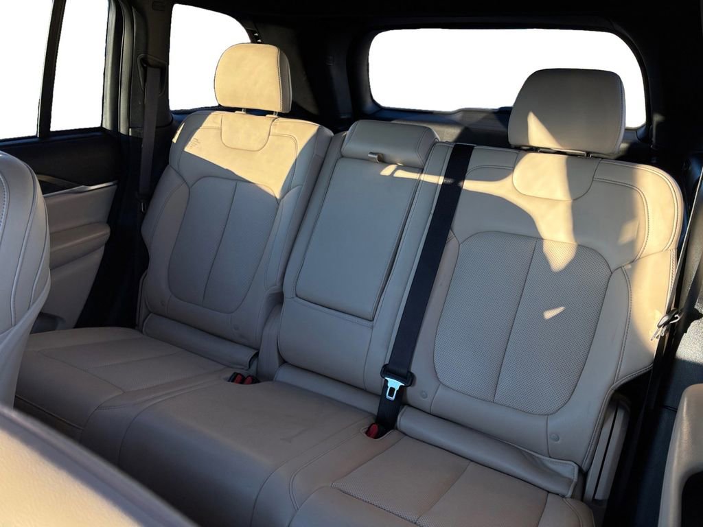 Used 2024 Jeep Grand Cherokee Limited w/ Luxury Tech Group II image 21