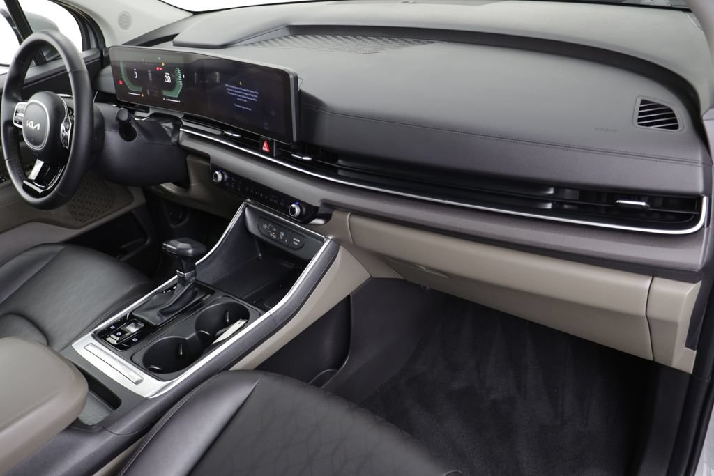 Used 2025 Kia Carnival EX FWD image 21