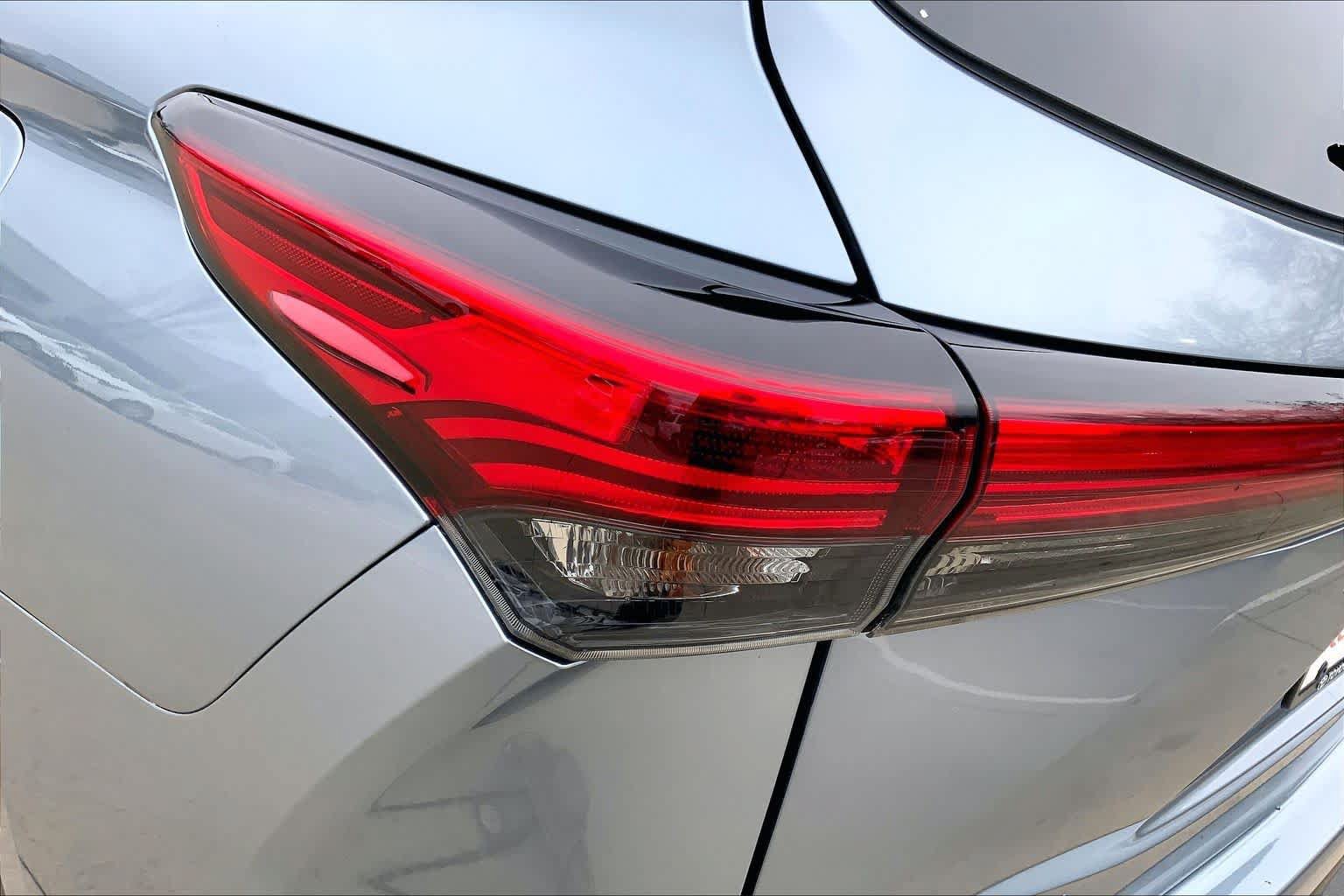 Used 2023 Toyota Highlander XLE FWD image 28
