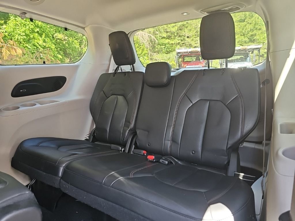 Used 2017 Chrysler Pacifica Touring-L Plus w/ Advanced Safetytec Group FWD image 14