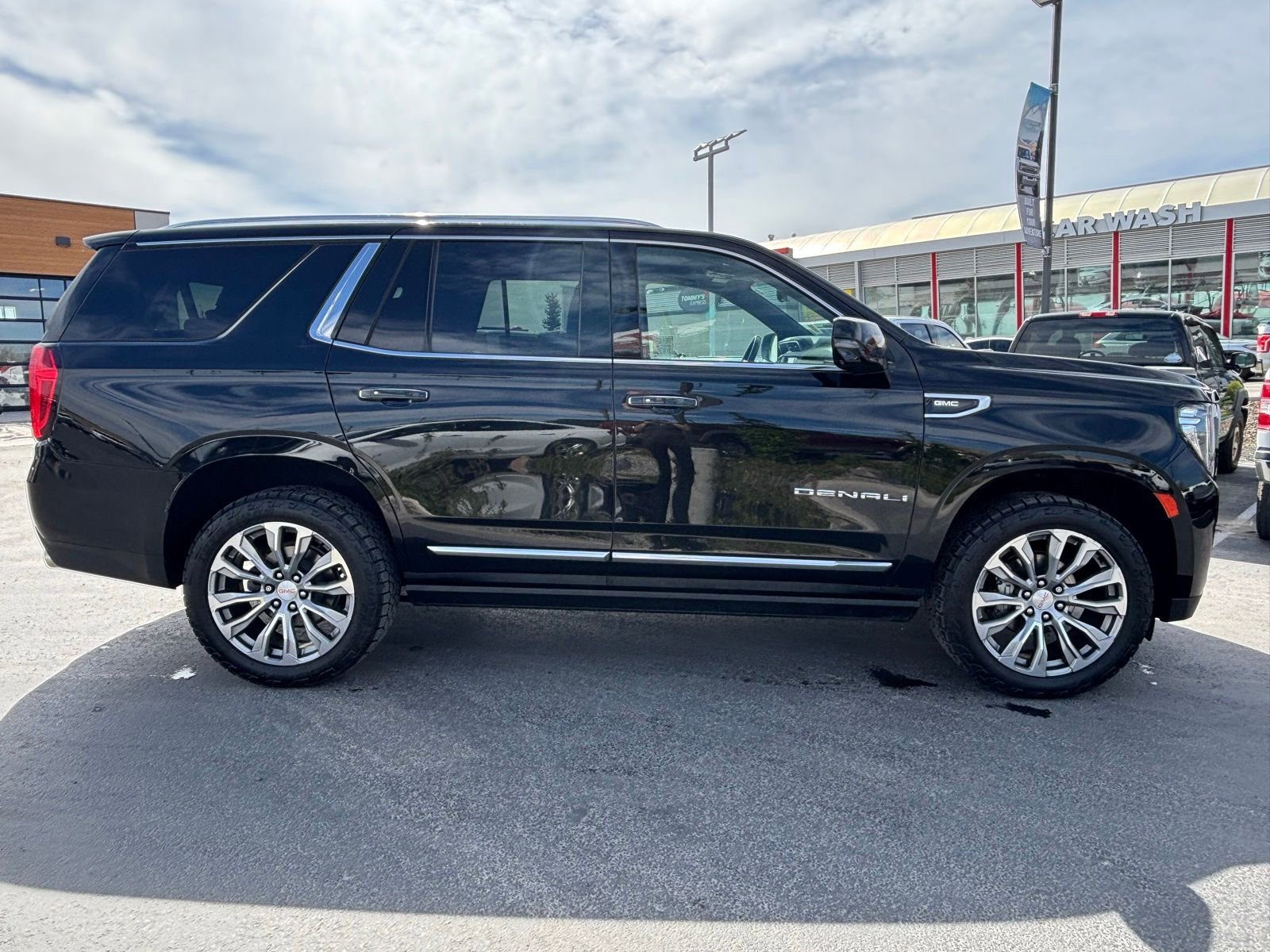 Used 2021 GMC Yukon Denali w/ Denali Premium Package AWD/4WD image 5