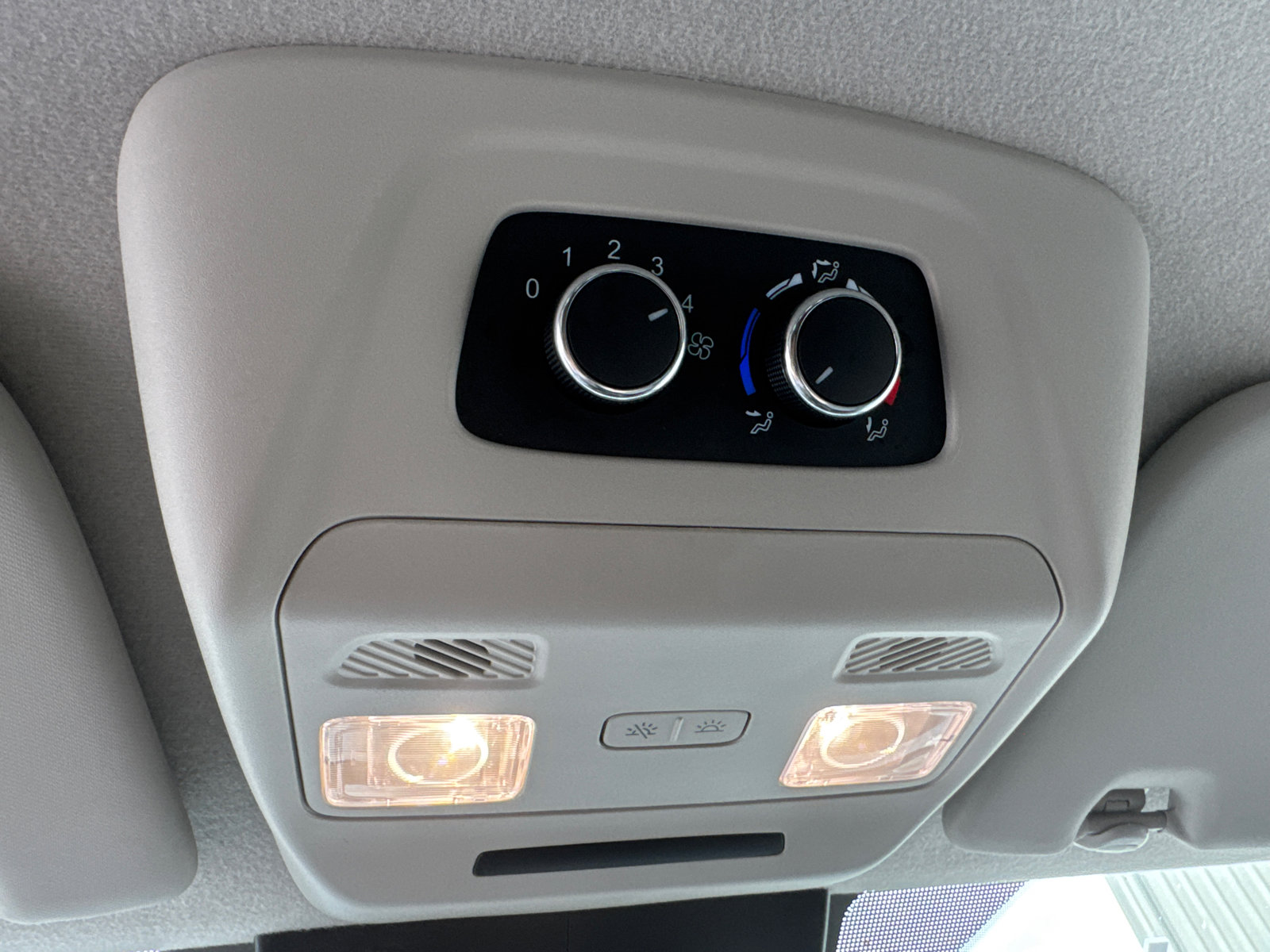 Used 2025 Ford Transit 350 XLT RWD image 18