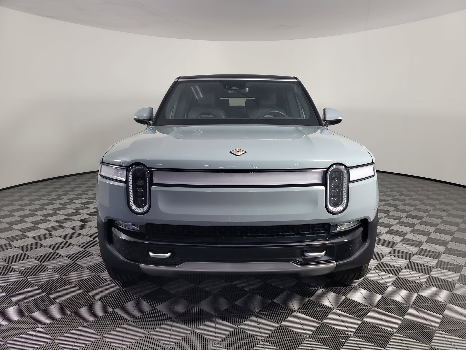 Used 2024 Rivian R1S Adventure AWD/4WD image 8