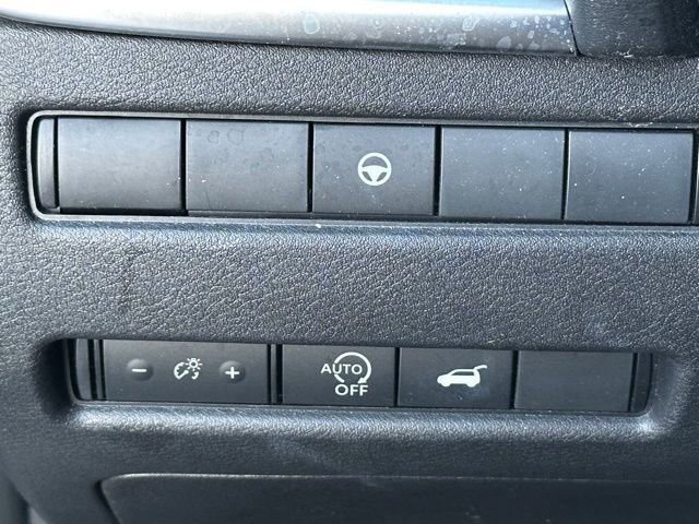 Used 2023 Nissan Rogue SV w/ SV Premium B Package image 15