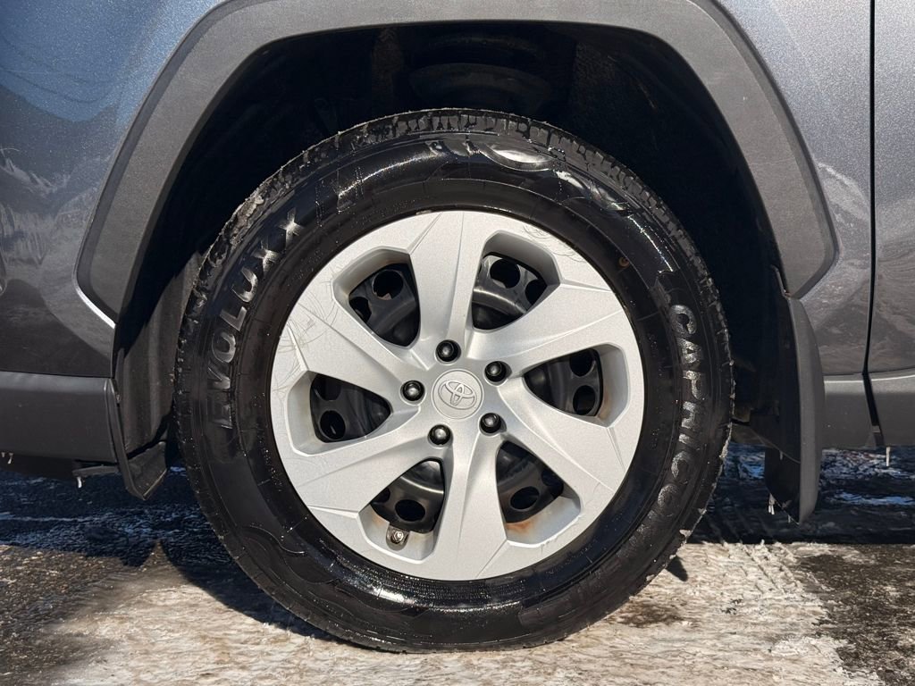 Used 2019 Toyota RAV4 LE w/ Carpet Mat Package image 10