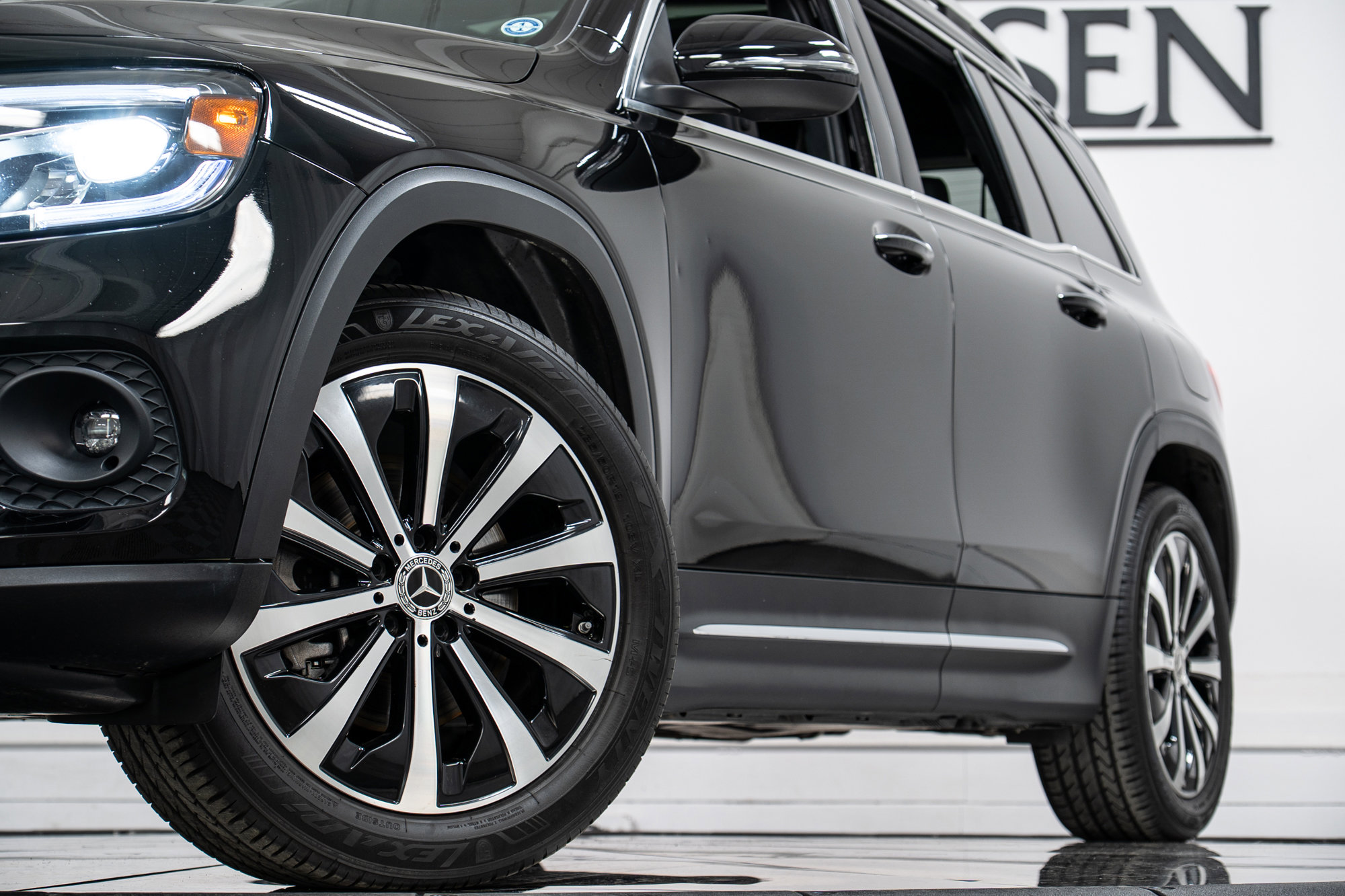 Certified 2022 Mercedes-Benz GLB 250 250 4MATIC image 27