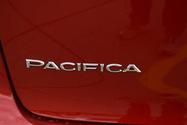 New 2026 Chrysler Pacifica Select image 7