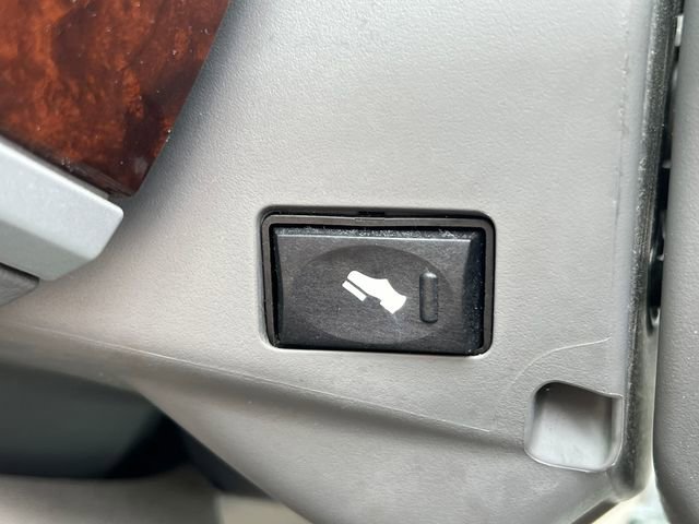 Used 2010 Chrysler Town & Country Touring w/ Safetytec Group image 17