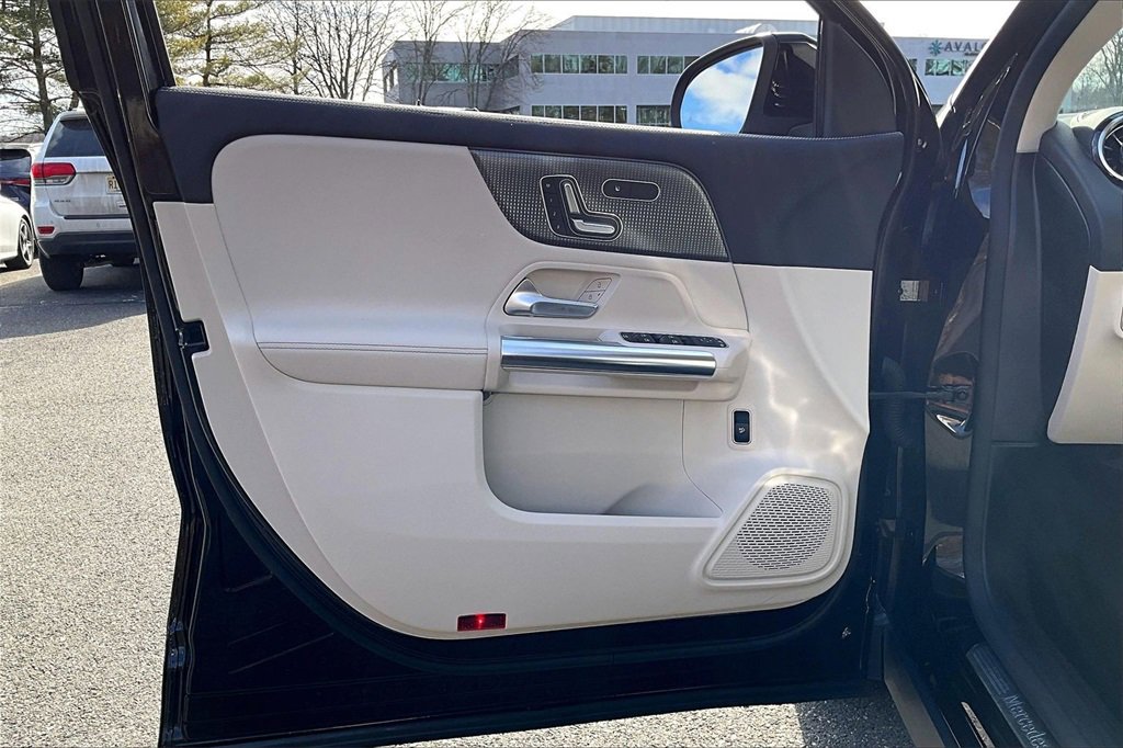 Certified 2022 Mercedes-Benz GLA 250 4MATIC image 18