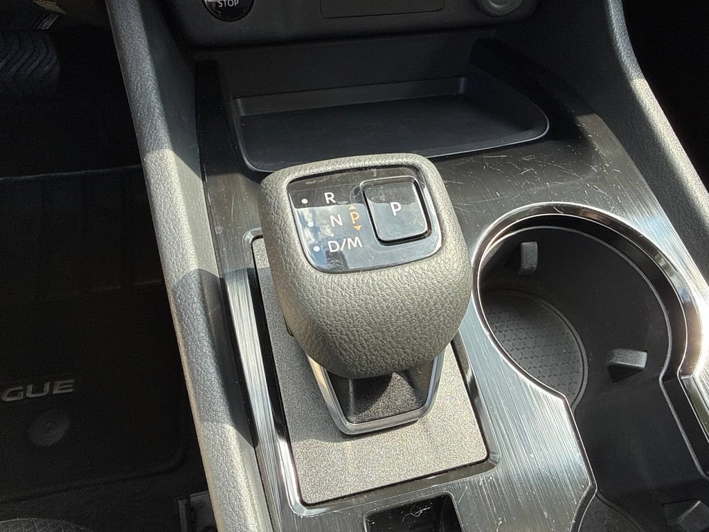Certified 2025 Nissan Rogue SV FWD image 28