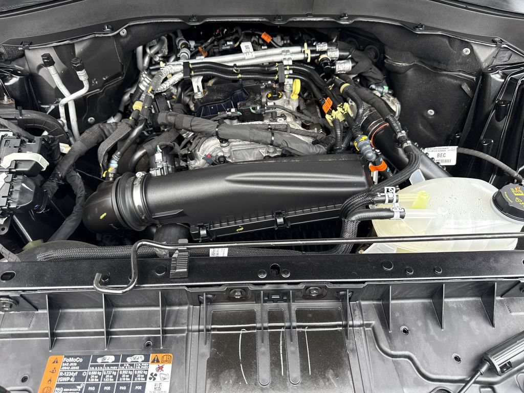 Used 2025 Ford Explorer Active AWD/4WD image 25
