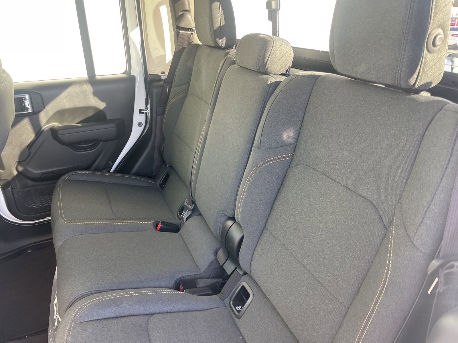 Used 2025 Jeep Gladiator Sport image 12