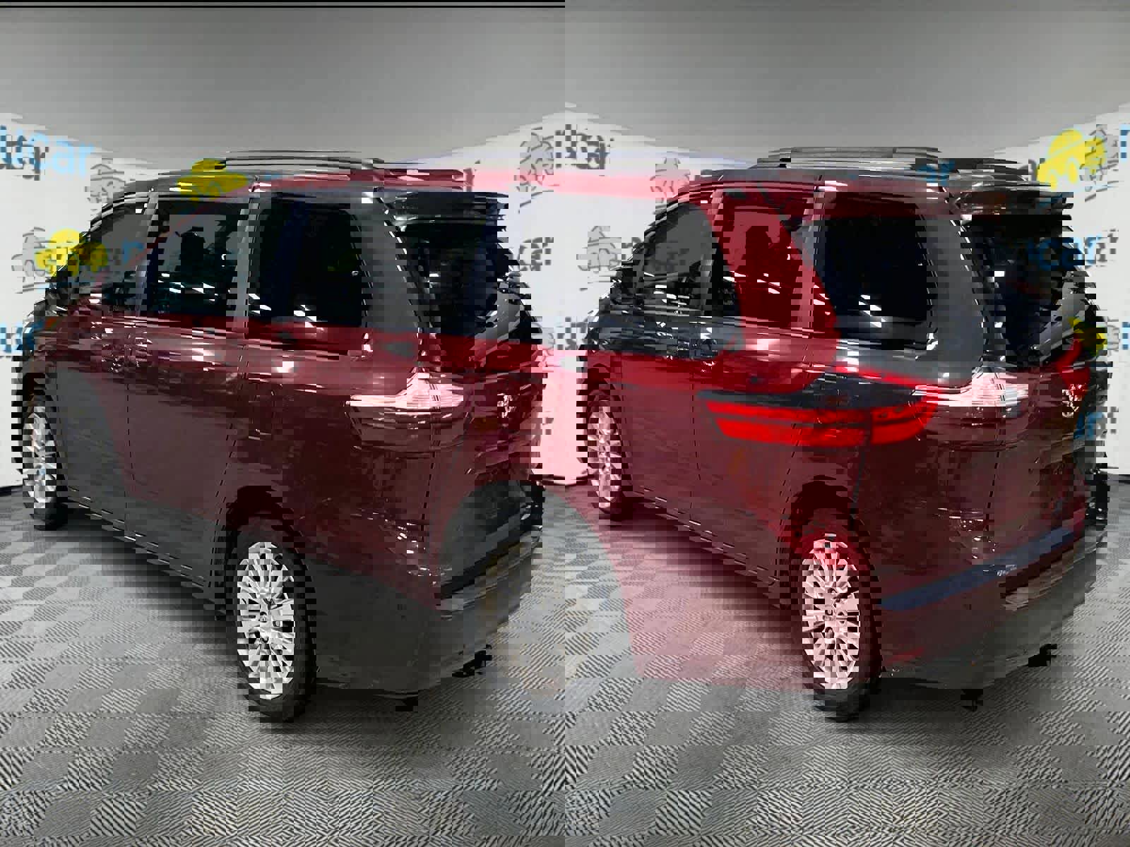 Certified 2015 Toyota Sienna LE image 3