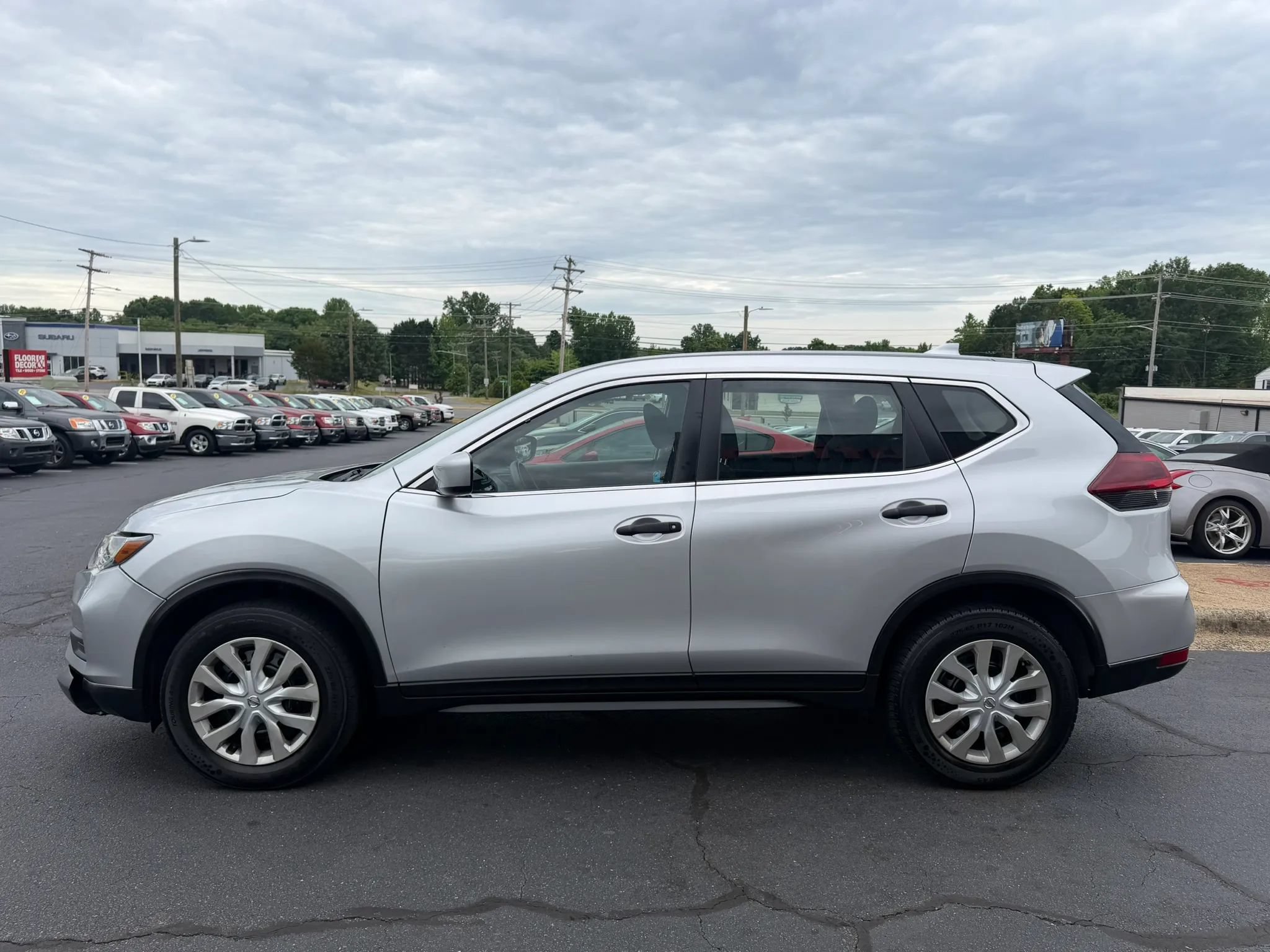 Used 2020 Nissan Rogue S AWD/4WD image 4