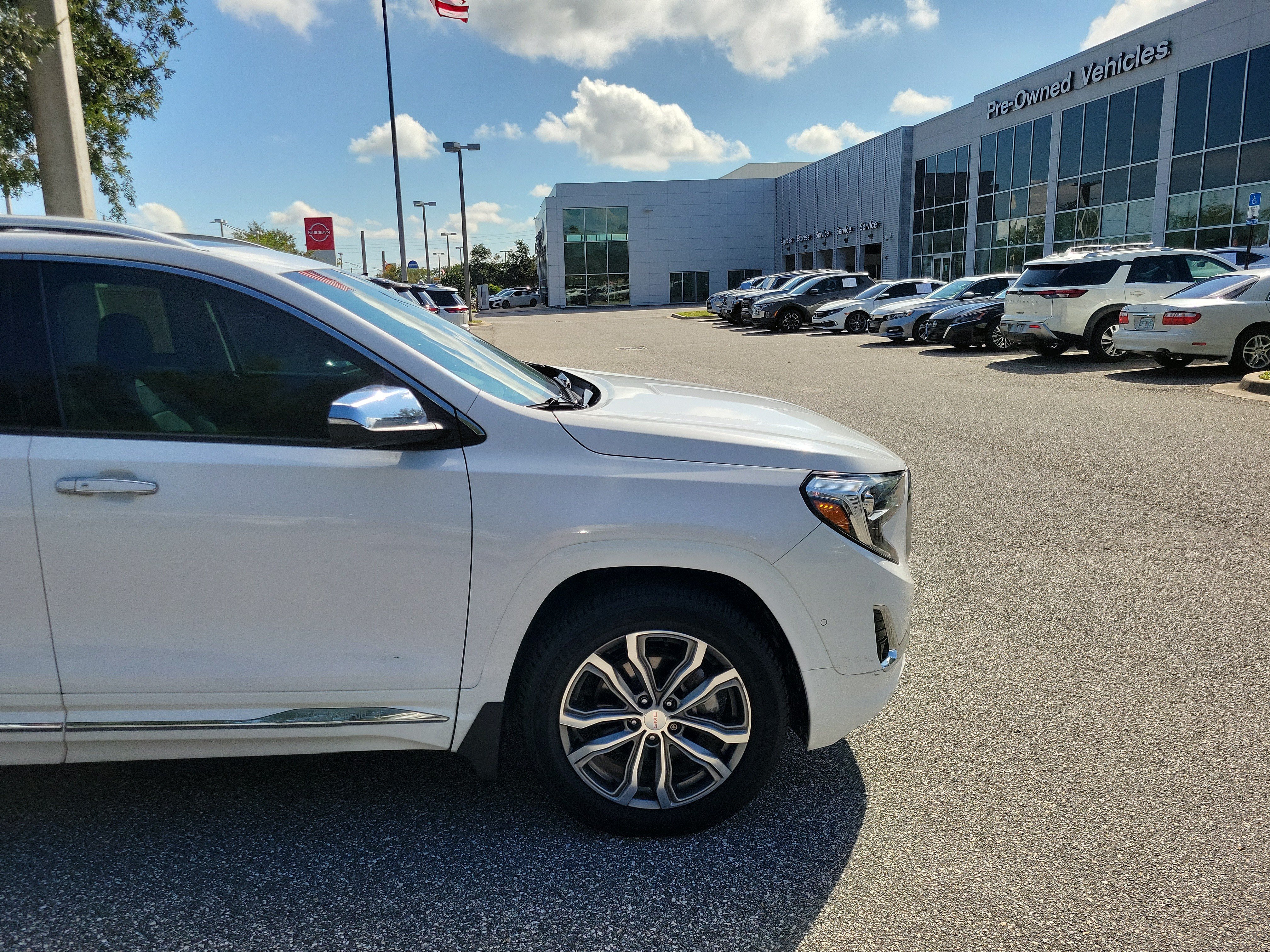 Used 2019 GMC Terrain Denali w/ Advanced Safety Package AWD/4WD image 8