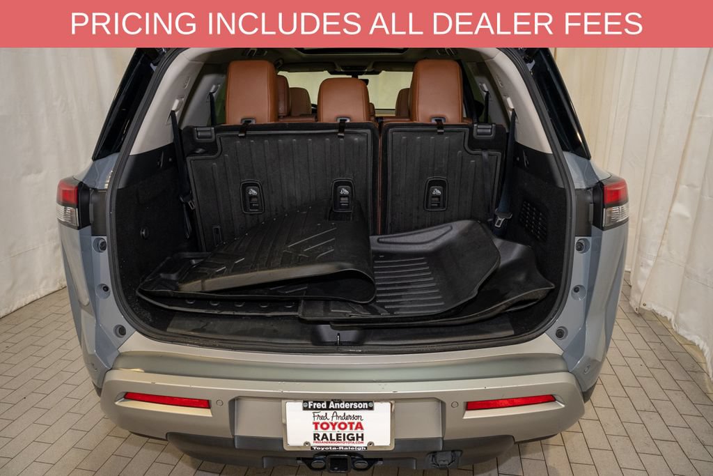 Used 2023 Nissan Pathfinder Platinum w/ Lighting Package (N93) AWD/4WD image 5