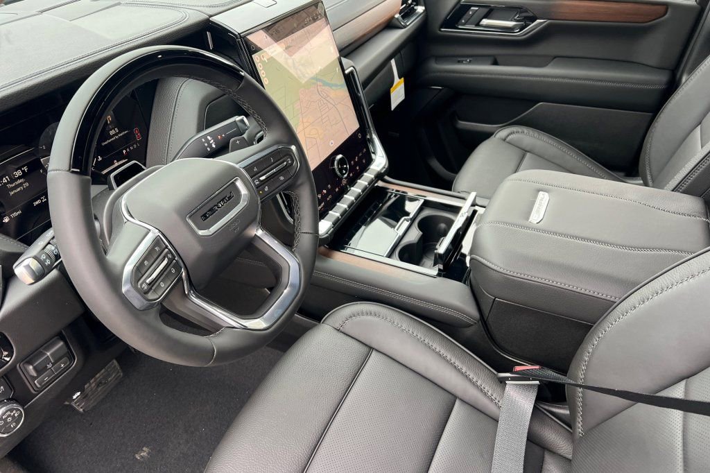 New 2026 GMC Yukon Denali w/ Denali Reserve Package AWD/4WD image 7