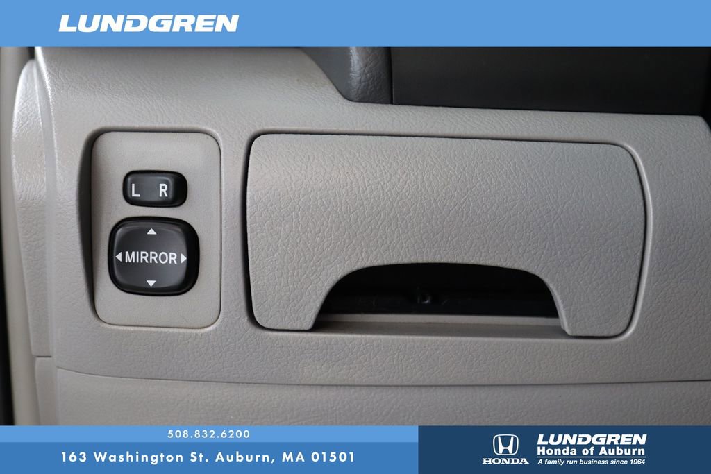 Used 2011 Toyota Camry XLE image 27