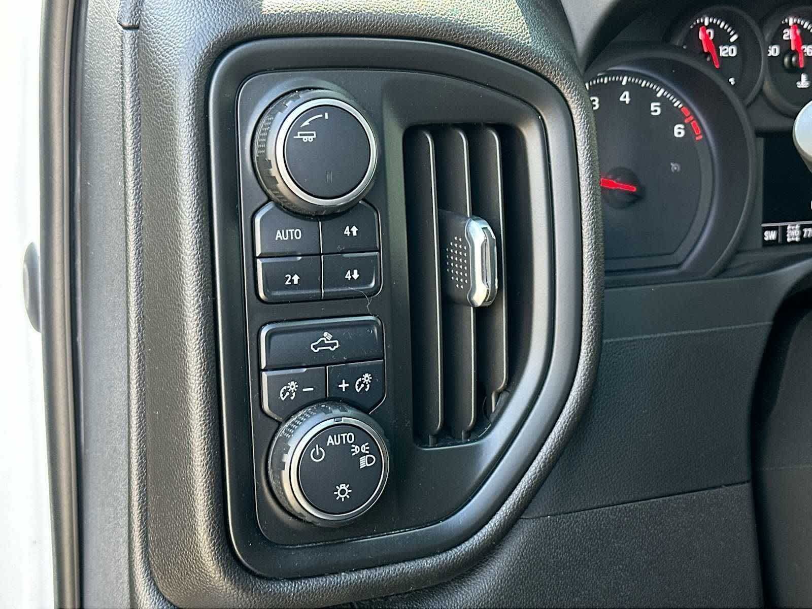 Used 2022 Chevrolet Silverado 1500 Custom Trail Boss AWD/4WD image 28