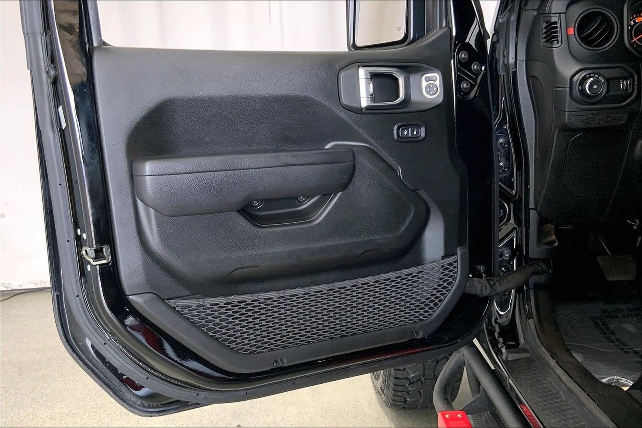 Used 2024 Jeep Wrangler Unlimited Rubicon w/ Convenience Group AWD/4WD image 25