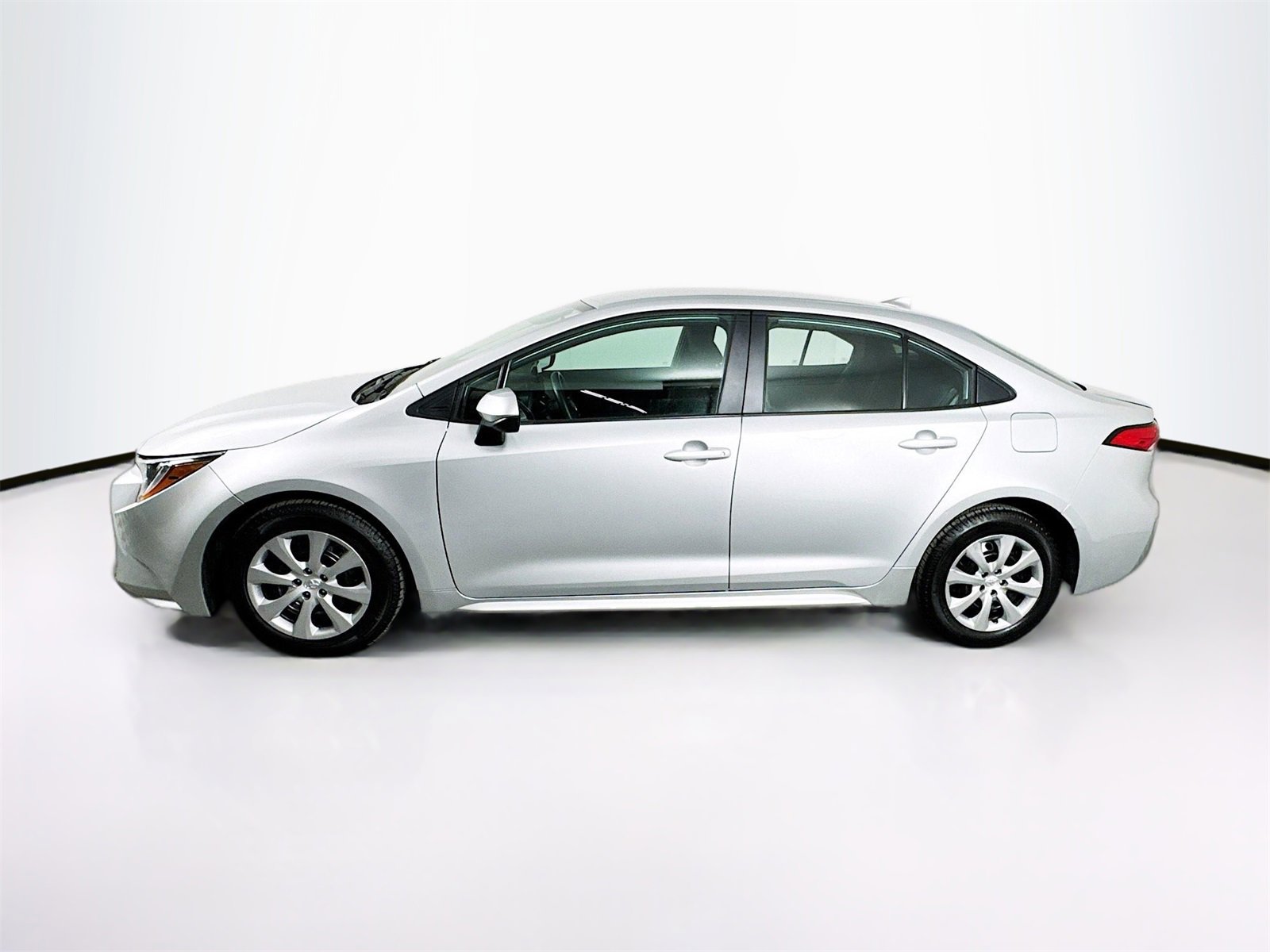 Used 2024 Toyota Corolla LE image 4